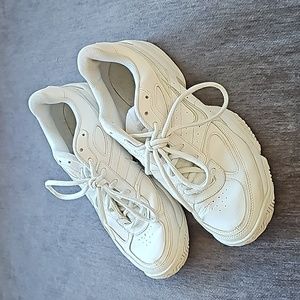 Nike tennis sneakers